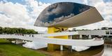 Museu Oscar Niemeyer - Um dos maiores e mais modernos museus do Brasil. Projetado pelo arquiteto Oscar Niemeyer, o 'olho' completa uma antiga obra que ele mesmo construiu, em 1976 (Rua Marechal Hermes, 999)