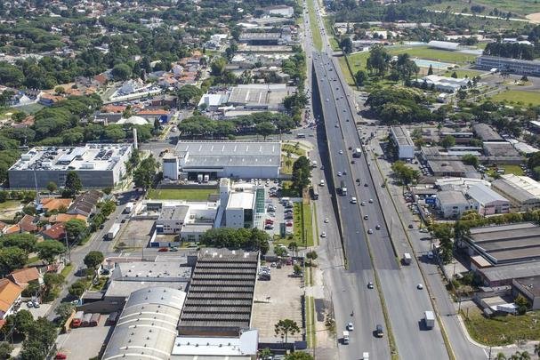Linha Verde Sul - Obras entre o Terminal do Pinheirinho e a Rua Isaac Ferreira da Cruz. Haver ciclovia, iluminao, paisagismo e caladas, alm da ampliao do viaduto da Winston Churchill e Isaac Ferreira da Cruz
