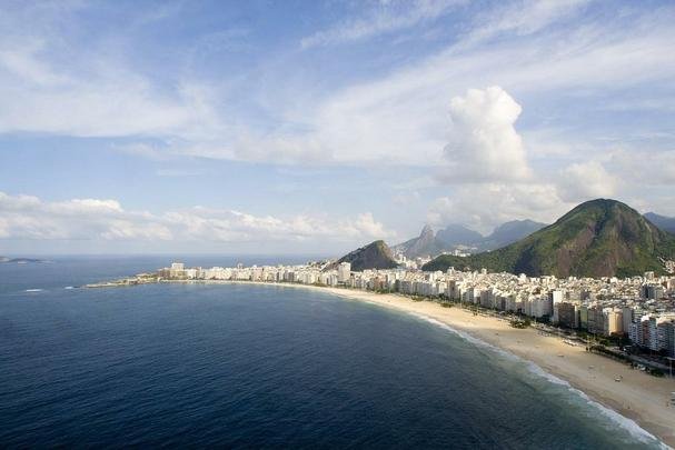 Praia de Copacabana, um dos pontos da cidade que mais atraem turistas