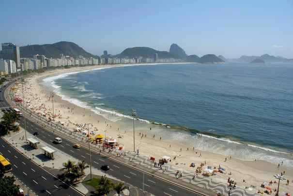 Praia de Copacabana, um dos pontos da cidade que mais atraem turistas