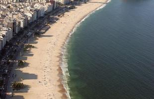 Praia de Copacabana, um dos pontos da cidade que mais atraem turistas