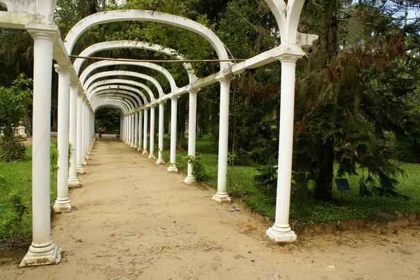Jardim Botnico - Criado por Dom Joo VI em 1808, rene 8 mil espcies de flores e plantas do Brasil e do mundo. H palmeiras imperiais da poca da fundao. (Rua Jardim Botnico, 1008 - Jardim Botnico)