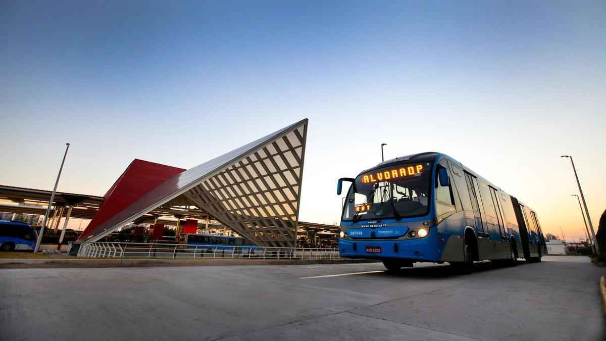 BRT Transcarioca - Via de nibus rpidos vai ligar a Barra da Tijuca ao Aeroporto Internacional Tom Jobim, na Ilha do Governador
