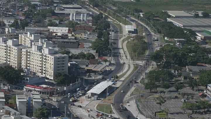 BRT Transcarioca - Via de ônibus rápidos vai ligar a Barra da Tijuca ao Aeroporto Internacional Tom Jobim, na Ilha do Governador.