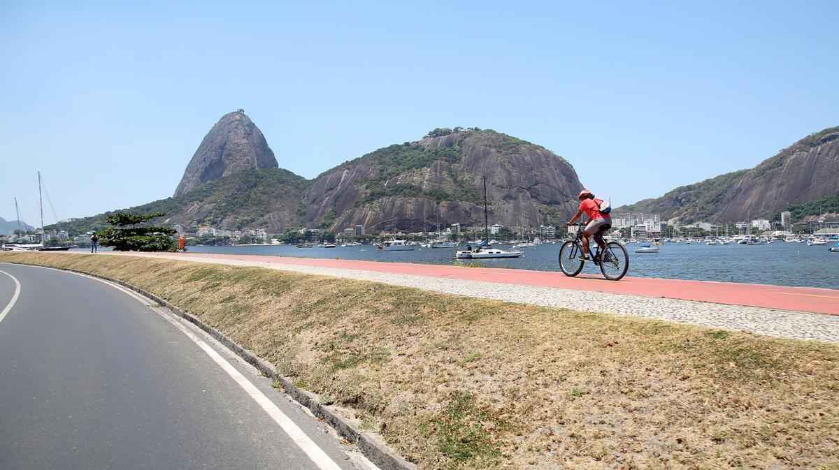 Ciclovias - Construo de trs novas rotas que vo do Aterro do Flamengo  Cinelndia, ao Museu Histrico Nacional e  Praa Henrique Lage.  Agora, O Rio tem 355 Km de malha cicloviria
