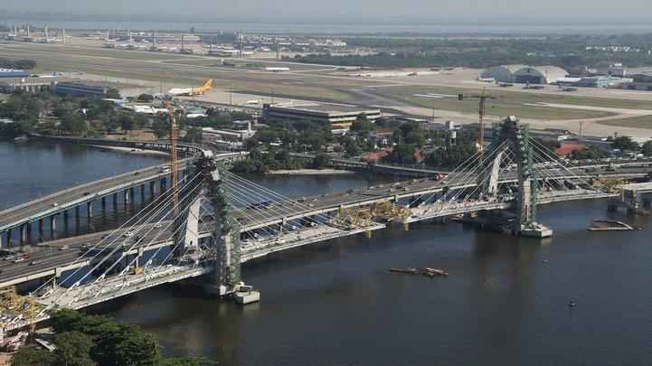 Parte importante da Transcarioca, a Ponte Prefeito Pereira Passos ser exclusiva para o BRT. Com 400m de extenso, vai ligar a Ilha do Fundo  entrada da Ilha do Governador