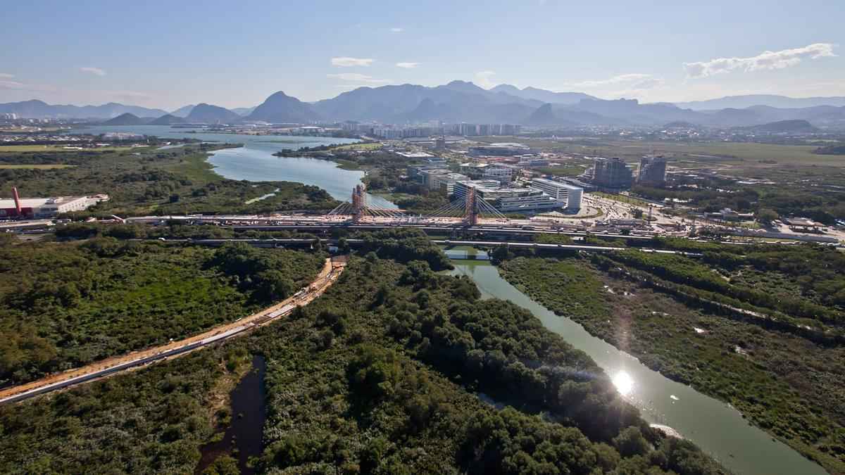 Ponte Estaiada da Barra para a passagem do BRT Transcarioca