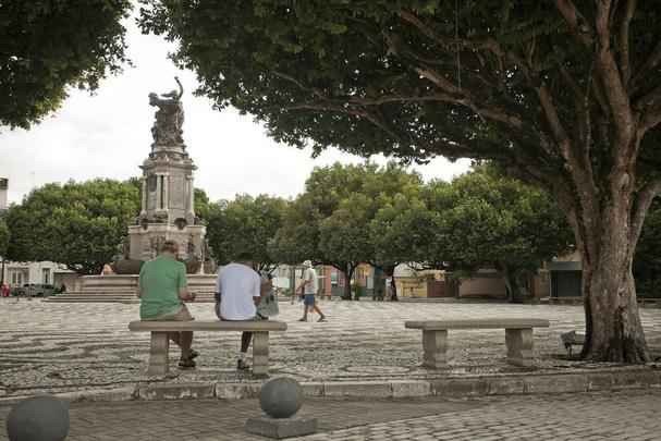 Monumento  Abertura dos Portos s Naes Amigas - Localizado na Praa So Sebastio, diante do Teatro Amazonas, esse monumento foi inaugurado em 1900 para comemorar a liberao dos portos do Rio Amazonas ao comrcio exterior, em 1866.