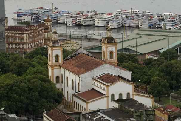 Catedral Metropolitana de Manaus -  a igreja matriz da cidade, remontando aos missionrios carmelitas que, em 1695, ergueram a primitiva Matriz de Nossa Senhora da Conceio.