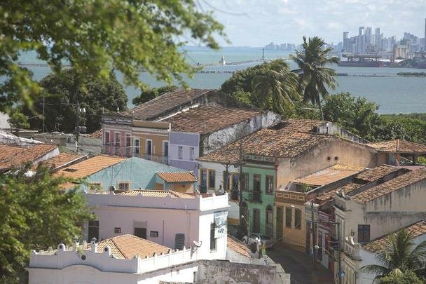 Centro Histrico de Olinda -  uma das mais bem preservadas cidades coloniais do Brasil. Foi a segunda cidade brasileira a ser declarada Patrimnio Histrico e Cultural da Humanidade pela Organizao das Naes Unidas para a Educao, a Cincia e a Cultura, em 1982, aps Ouro Preto.