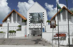 Centro Cultural Drago do Mar - Smbolo da rica cultura cearense, reunindo o Museu de Arte Contempornea, o Planetrio Rubens de Azevedo e o Memorial da Cultura Cearense, alm de praas de artesanato, rea para realizao de shows, biblioteca, planetrio, teatro e cinemas. Sem esquecer os bares e restaurantes instalados em prdios histricos. (Rua Drago do Mar, 81)