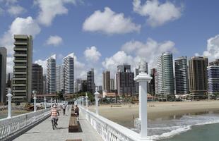 Praia de Iracema - Suas guas so claras, mas poludas. O calado  ideal para atividades esportivas.