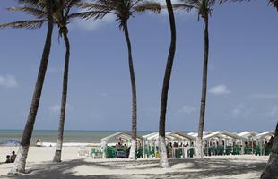 Praia do Futuro -  uma das praias mais populares da cidade por ser limpa, diferentemente de vrias outras. H estrutura de grandes restaurantes e atrai muitos turistas.