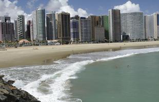 Praia de Iracema - Suas guas so claras, mas poludas. O calado  ideal para atividades esportivas.