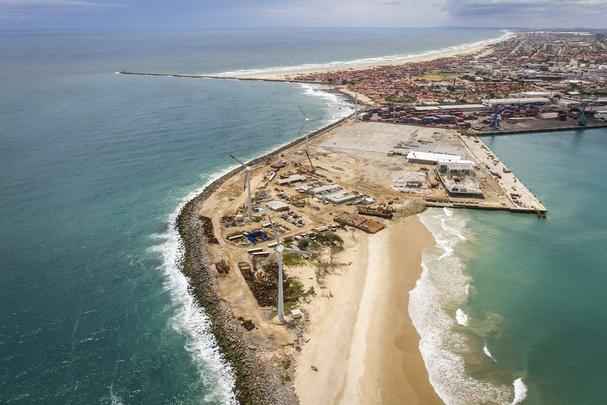 Porto - O projeto engloba a construo de terminal martimo de passageiros, a construo de cais/bero, a pavimentao e urbanizao de acessos e o estacionamento. No ficar pronto para a Copa. Este projeto foi adicionado via Termo Aditivo  Matriz de Responsabilidades em 19 de julho de 2010.