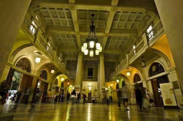 Estao da Luz - Aberta ao pblico em 1 de maro de 1901, a Estao da Luz ocupa 7,5 mil m do Jardim da Luz, onde se encontram as estruturas trazidas da Inglaterra que copiam o Big Ben e a abadia de Westminter. Em 1982, o complexo arquitetnico da Estao da Luz foi tombado pelo Conselho de Defesa do Patrimnio Histrico, Artstico, Arqueolgico e Turstico