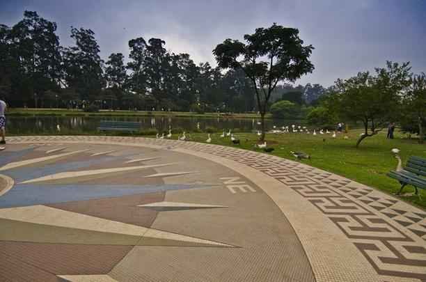 Parque do Ibirapuera - Tem 1,5 milho de metros quadrados muitas opes da lazer: pistas de cooper e de bicicleta, lago, brinquedos infantis, quadras diversas, locais para piqueniques. (Av. Pedro lvares Cabral, s/n %u2013 Porto 3 - www.parquedoibirapuera.com - 11 5574-5045 / 5505 / 5177)