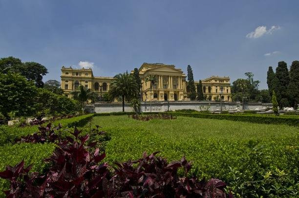 Museu do Ipiranga - O Museu Paulista da Universidade de So Paulo, conhecido tambm como Museu do Ipiranga ou simplesmente Museu Paulista, localiza-se na cidade de So Paulo, sendo parte do conjunto arquitetnico do Parque da Independncia.  o mais importante museu da Universidade de So Paulo e um dos mais visitados da capital paulista.