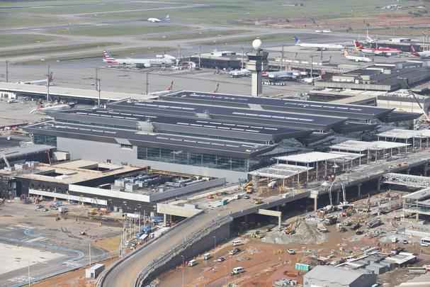 Aeroporto de Guarulhos - Ampliao e Revitalizao do Sistema de Pistas e Ptios. Construo do Terminal de Passageiros 4. 