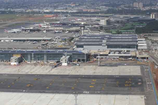 Aeroporto de Guarulhos - Ampliao e Revitalizao do Sistema de Pistas e Ptios. Construo do Terminal de Passageiros 4. 