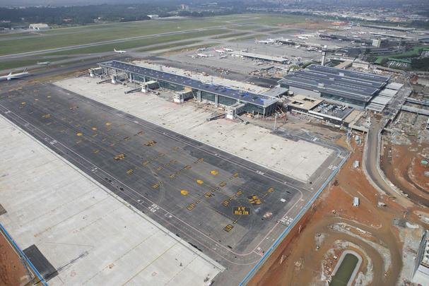 Aeroporto de Guarulhos - Ampliao e Revitalizao do Sistema de Pistas e Ptios. Construo do Terminal de Passageiros 4. 