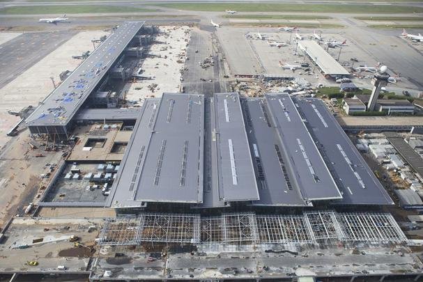 Aeroporto de Guarulhos - Ampliao e Revitalizao do Sistema de Pistas e Ptios. Construo do Terminal de Passageiros 4. 