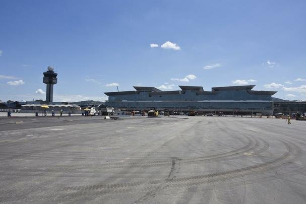 Aeroporto de Guarulhos - Ampliao e Revitalizao do Sistema de Pistas e Ptios. Construo do Terminal de Passageiros 4. 