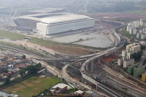Obras de mobilidade no entorno da Arena Corinthians - Ampliao do Terminal Itaquera de nibus, readequao de parte do sistema virio do entorno do estdio, requalificao e ampliao do corredor de nibus Inajar de Souza