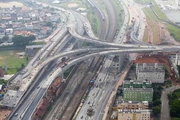 Obras de mobilidade no entorno da Arena Corinthians - Ampliao do Terminal Itaquera de nibus, readequao de parte do sistema virio do entorno do estdio, requalificao e ampliao do corredor de nibus Inajar de Souza