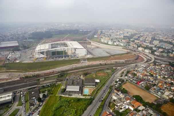 Obras de mobilidade no entorno da Arena Corinthians - Ampliao do Terminal Itaquera de nibus, readequao de parte do sistema virio do entorno do estdio, requalificao e ampliao do corredor de nibus Inajar de Souza