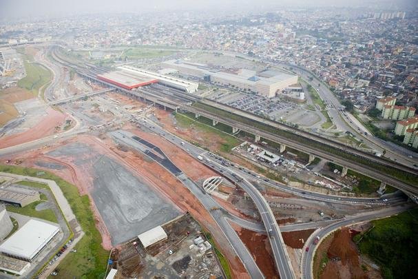 Obras de mobilidade no entorno da Arena Corinthians - Ampliao do Terminal Itaquera de nibus, readequao de parte do sistema virio do entorno do estdio, requalificao e ampliao do corredor de nibus Inajar de Souza