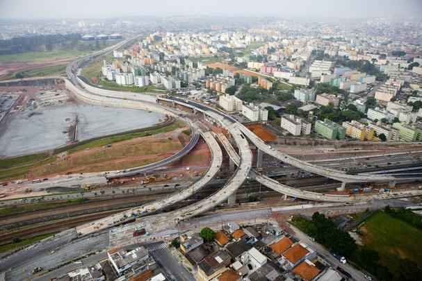 Obras de mobilidade no entorno da Arena Corinthians - Ampliao do Terminal Itaquera de nibus, readequao de parte do sistema virio do entorno do estdio, requalificao e ampliao do corredor de nibus Inajar de Souza