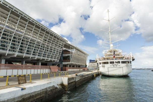 Construo de Terminal Martimo de Passageiros, estacionamento e urbanizao de rea porturia 