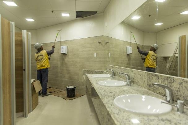 Aeroporto Deputado Lus Eduardo Magalhes - Ampliao do Ptio, Construo de Torre de Controle, Reforma e Adequao do Terminal de Passageiros