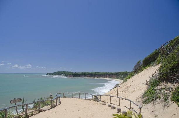 Pipa - A famosa praia localiza-se no municpio de Tibau do Sul, a 85 km de Natal.  o principal balnerio do Litoral Sul do estado, que inclui ainda praias como Ponta do Madeiro e Praia do Amor.