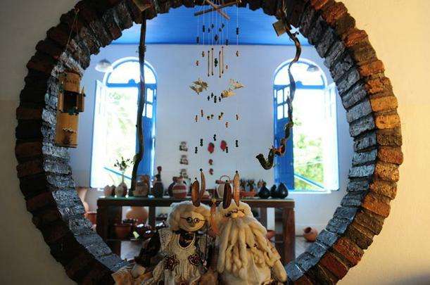 Casa do Arteso - Rene artesanato do estado, como arcos, flechas, apitos com sons de pssaros e bonecas de cermica. H tambm souvernirs do Pantanal e doces caseiros.