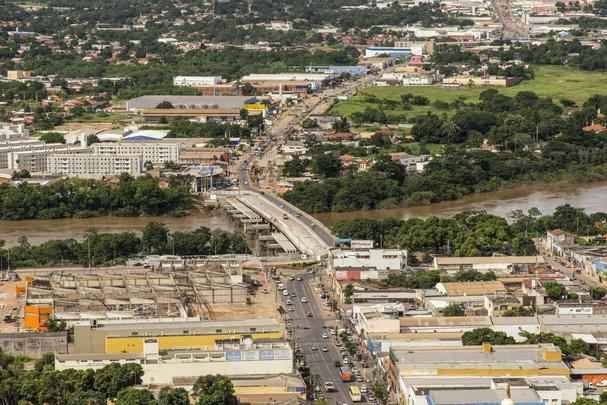 O governo de Mato Grosso construir um Veculo Leve sobre Trilhos-VLT ligando Cuiab a Vrzea Grande. O projeto est estimado em aproximadamente R$ 1,26 bilho. O modal sobre trilhos substituir o sistema de corredores rpidos de nibus, BRT (Bus Rapid Transit).
