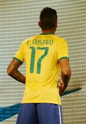 Uniformes da Seleo Brasileira, produzidos pela Nike, para a Copa do Mundo de 2014