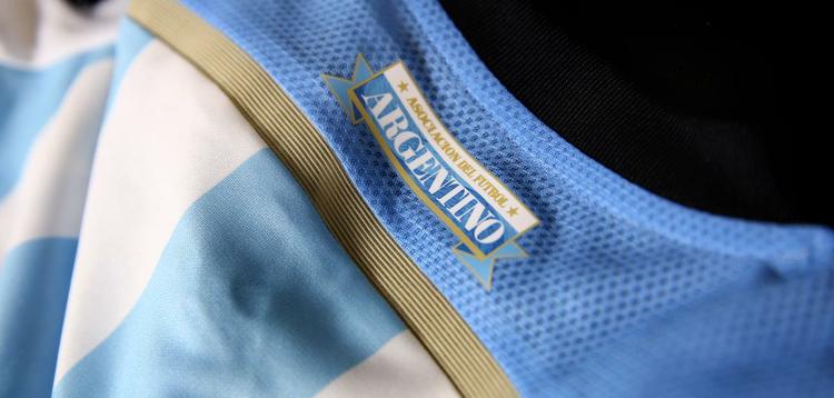 Uniformes da Argentina, produzidos pela Adidas, para a Copa do Mundo 2014