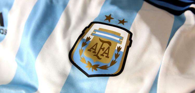 Uniformes da Argentina, produzidos pela Adidas, para a Copa do Mundo 2014