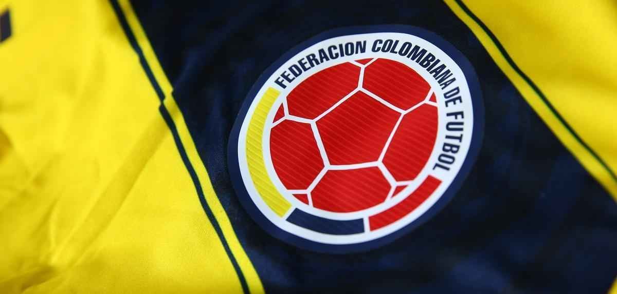 Uniforme da sele��o colombiana para a Copa do Mundo de 2014 foi fornecido pela Adidas