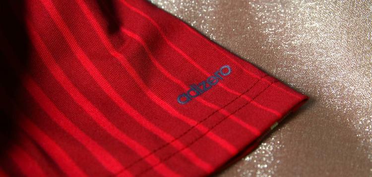 Uniformes da Espanha, produzidos pela Adidas, para a Copa do Mundo de 2014