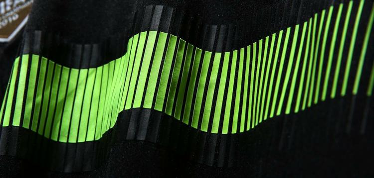 Uniformes da Espanha, produzidos pela Adidas, para a Copa do Mundo de 2014