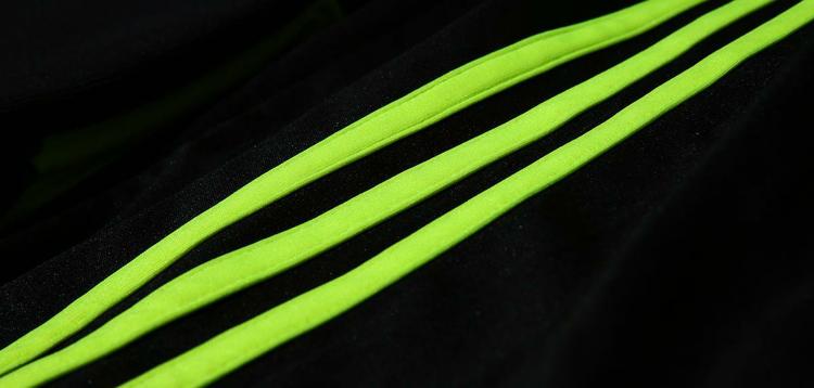 Uniformes da Espanha, produzidos pela Adidas, para a Copa do Mundo de 2014