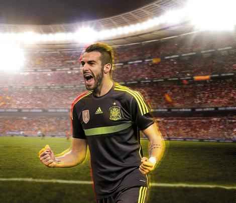 Uniformes da Espanha, produzidos pela Adidas, para a Copa do Mundo de 2014