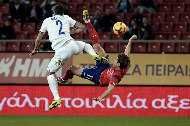 Uniformes da Grcia, produzidos pela Nike, para a Copa do Mundo de 2014