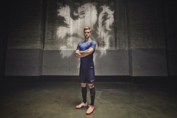 Uniformes da Holanda, produzidos pela Nike, para a Copa do Mundo de 2014