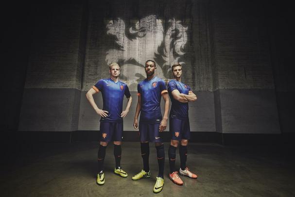 Uniformes da Holanda, produzidos pela Nike, para a Copa do Mundo de 2014