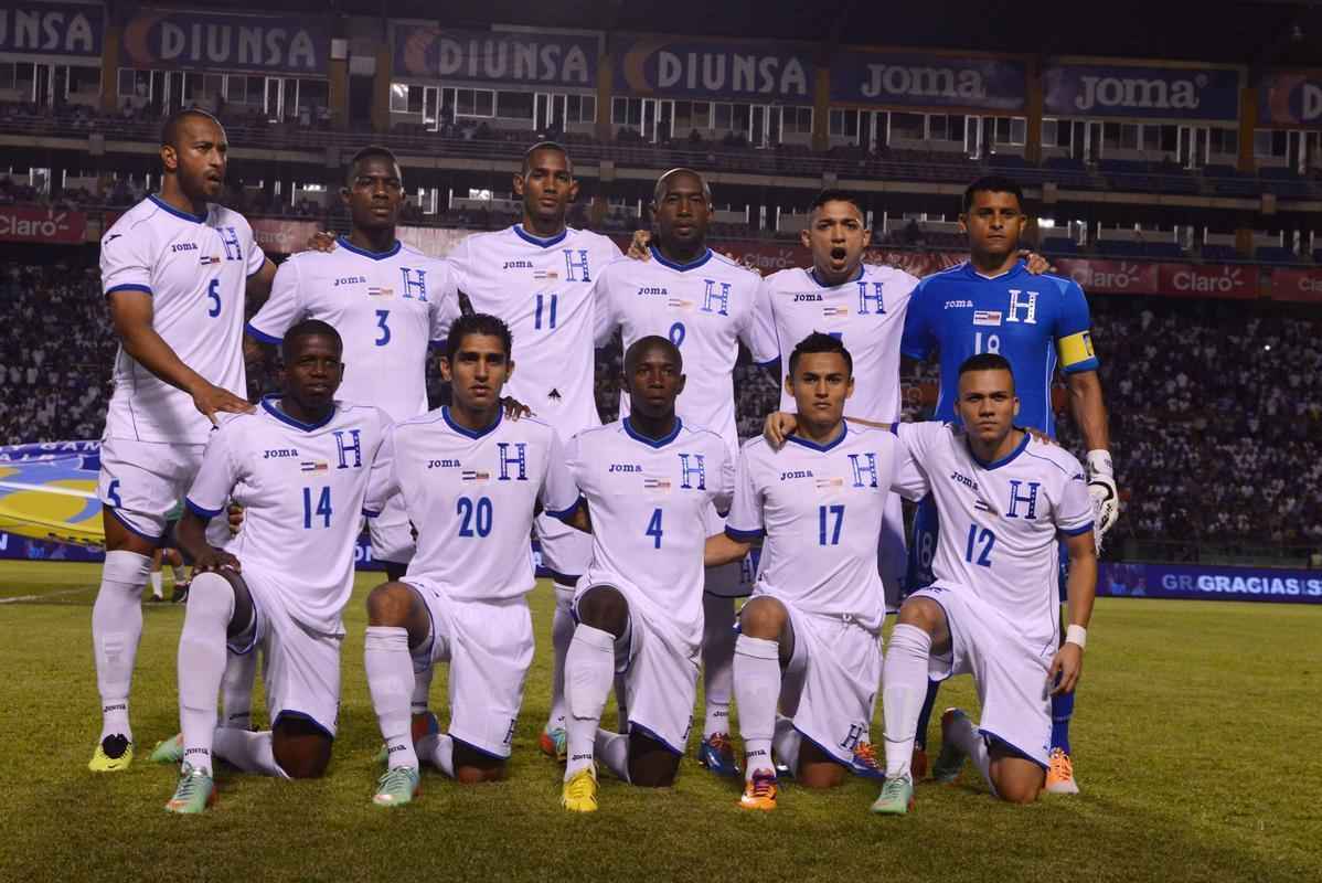 Uniformes de Honduras, confeccionados pela Joma, para a Copa do Mundo de 2014