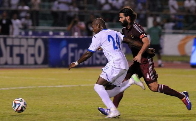 Uniformes de Honduras, confeccionados pela Joma, para a Copa do Mundo de 2014